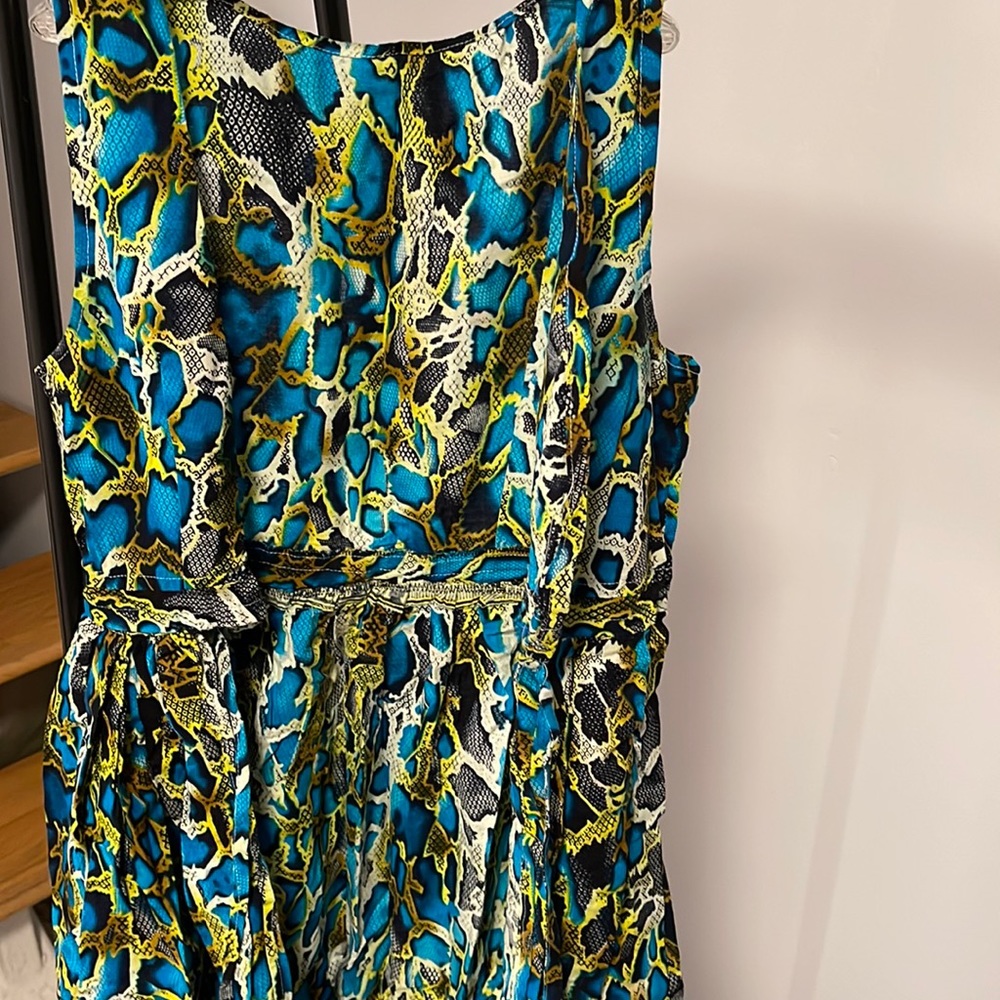 Tribal open front wrap.